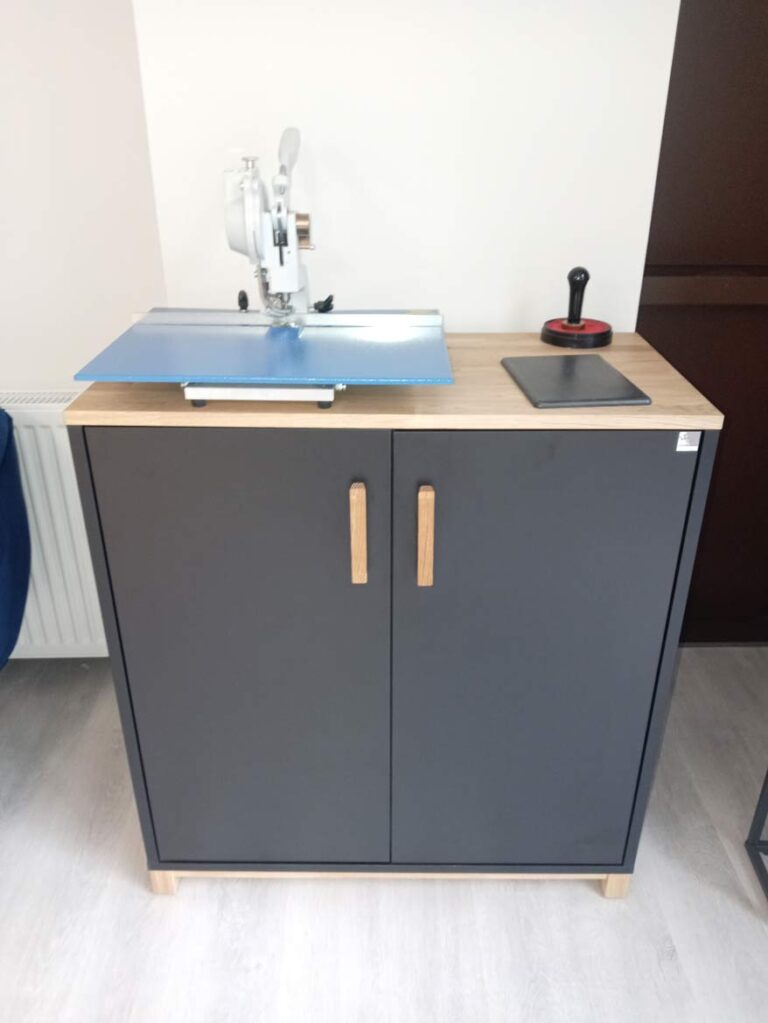 Komoda pod zszywarki do papieru