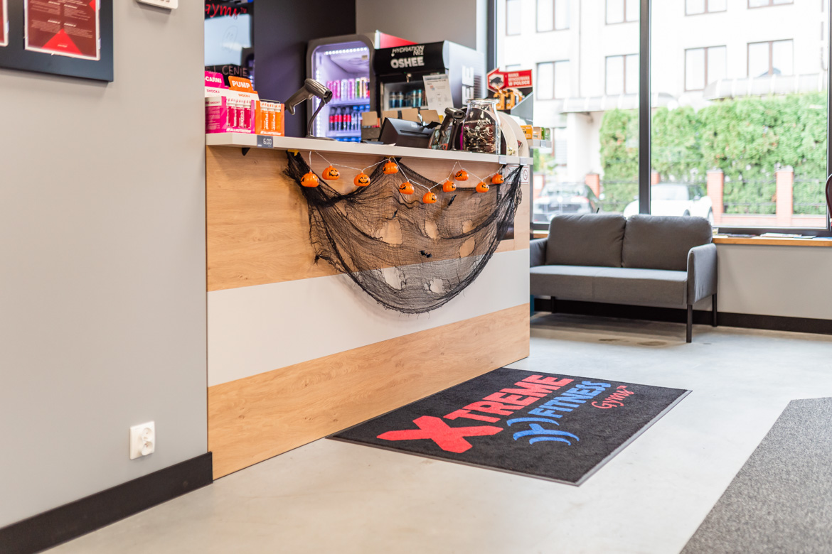 lada recepcyjna klubu fitness i siłowni