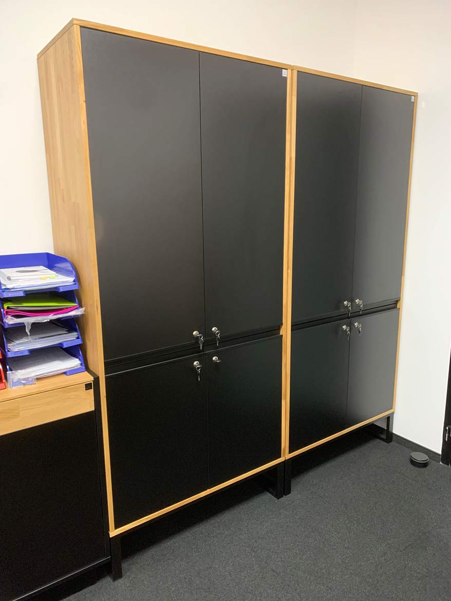 Meble biurowe z zamkami dla firmy Boneselect Sp. z o.o.