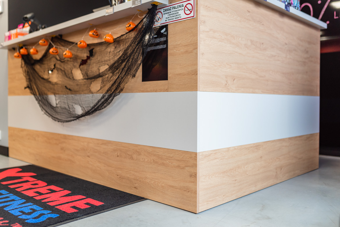 meble recepcyjne dla klubów fitness i siłowni