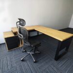 Narożne biurko z kontenerkiem dla firmy Compal w Czeladzi