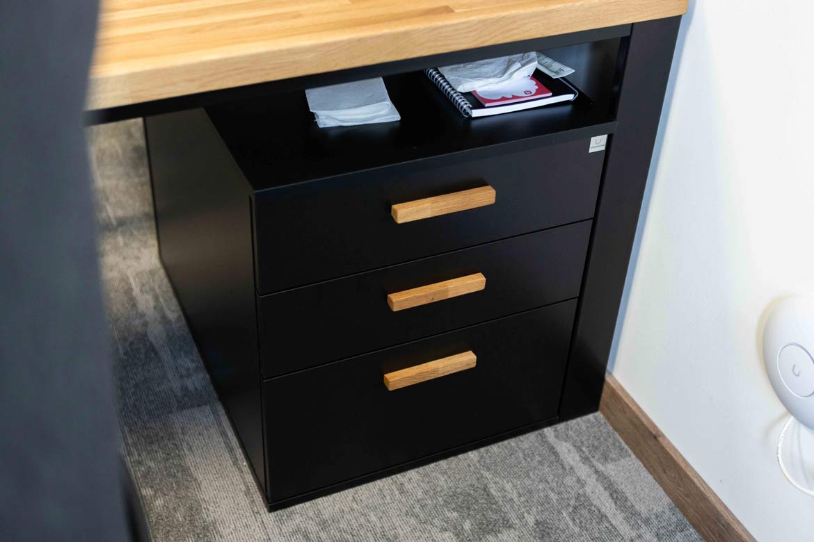 Wyposażenie siedziby Quantum Innovations Sp. z o.o. w Piotrkówku Małym