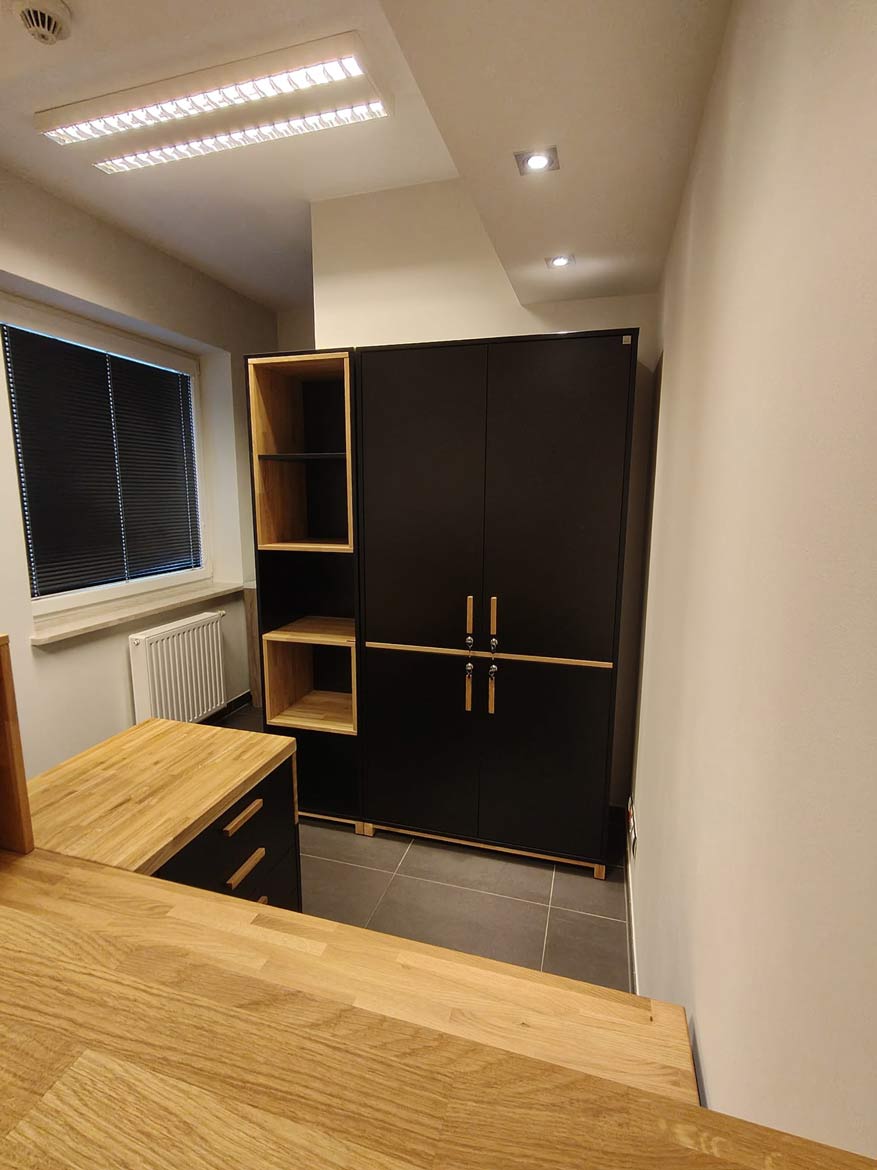 Umeblowanie punktu obsługi dla firmy Pani Anny z Krakowa