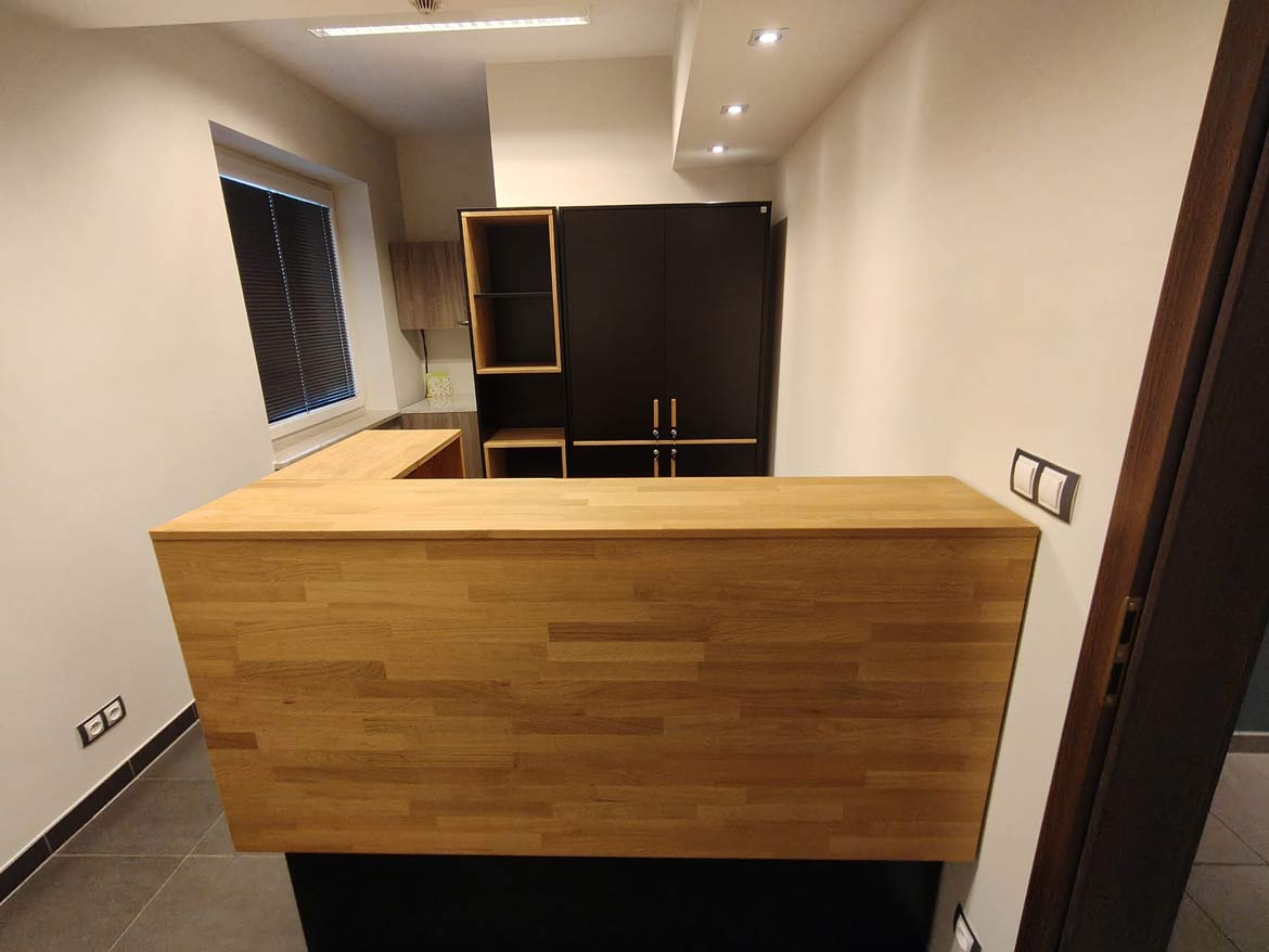 Umeblowanie punktu obsługi dla firmy Pani Anny z Krakowa