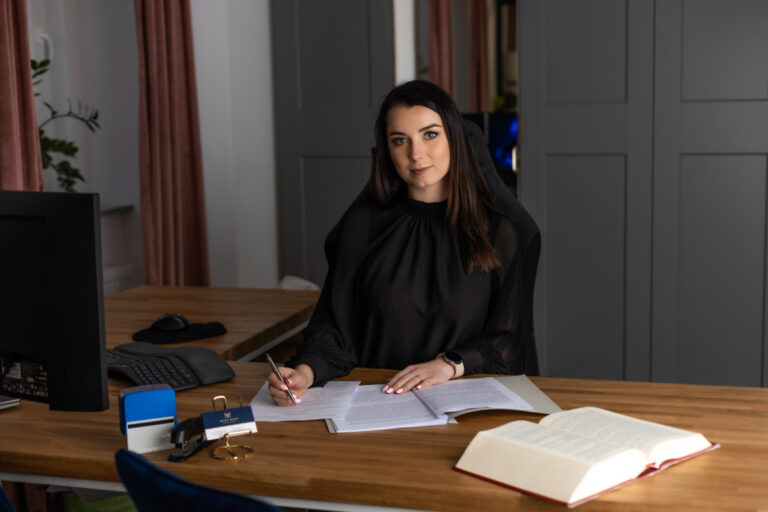 Białe biurko narożne dla Pani Marty - radcy prawnego z Oławy pod Wrocławiem