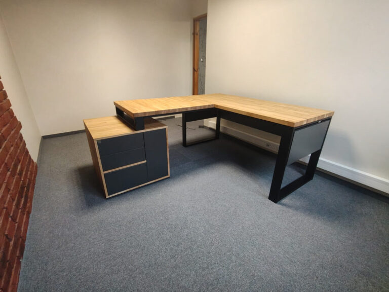 Biurka narożne dla Biura Rachunkowego Podgórscy sp. z o.o. w Żurominie