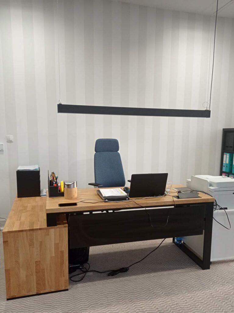 Biurko narożne z kontenerem dla Wiszniewski Boat Centre