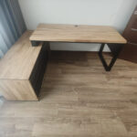 Biurko narożne z powiększonym kontenerem dla firmy DA GRASSO S.C. w Dzierżoniowie