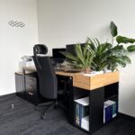 Biurko z kontenerkiem dla kancelarii KKF Fulder Klocek Kosior Kochański w Warszawie