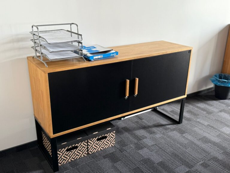 Komoda dwudrzwiowa z drewnem dla Pani Joanny z Torunia