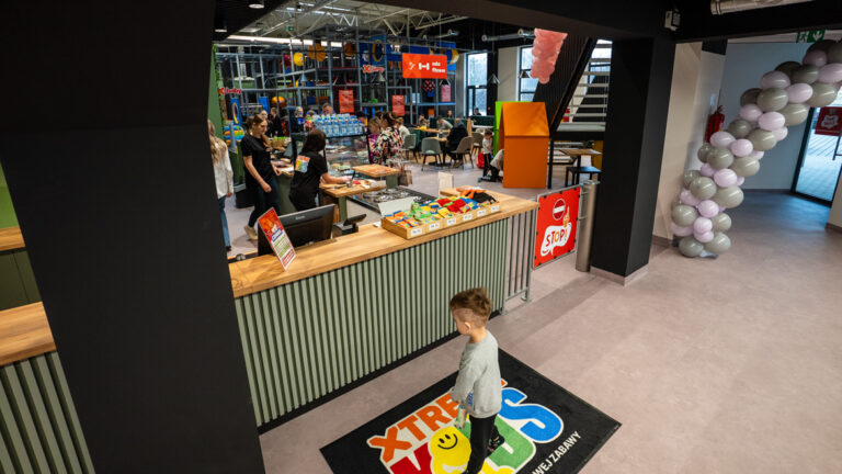 Lada recepcyjna do sali zabaw