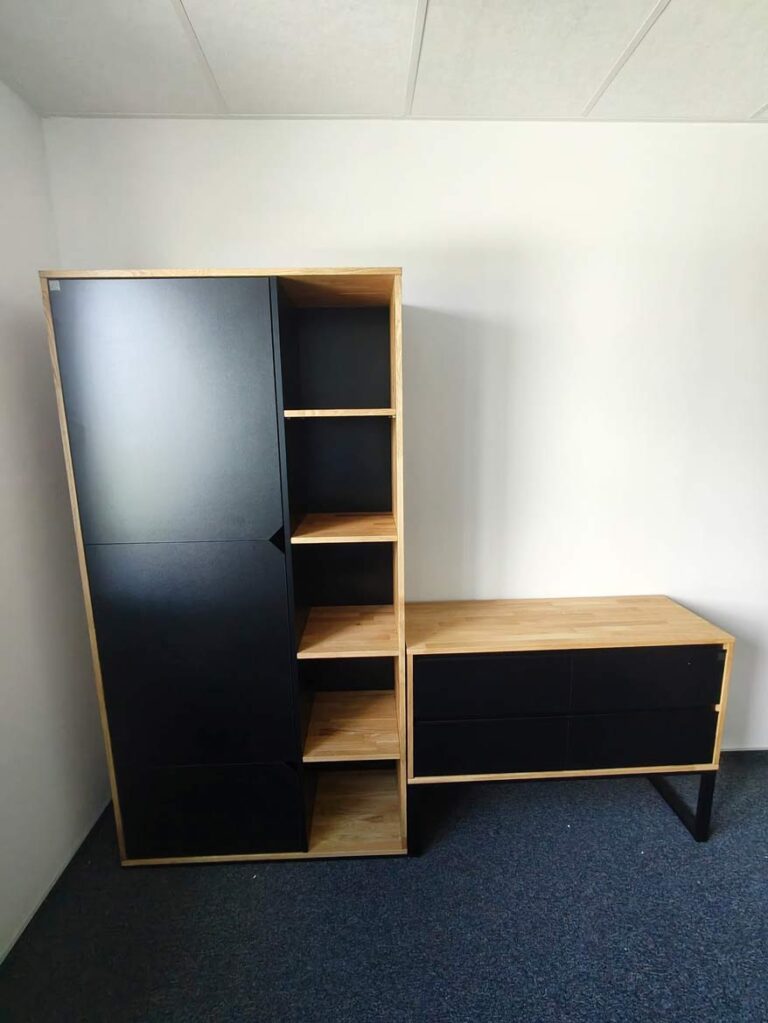 Mały zestaw biurowy dla firmy z branży medycznej w Krakowie