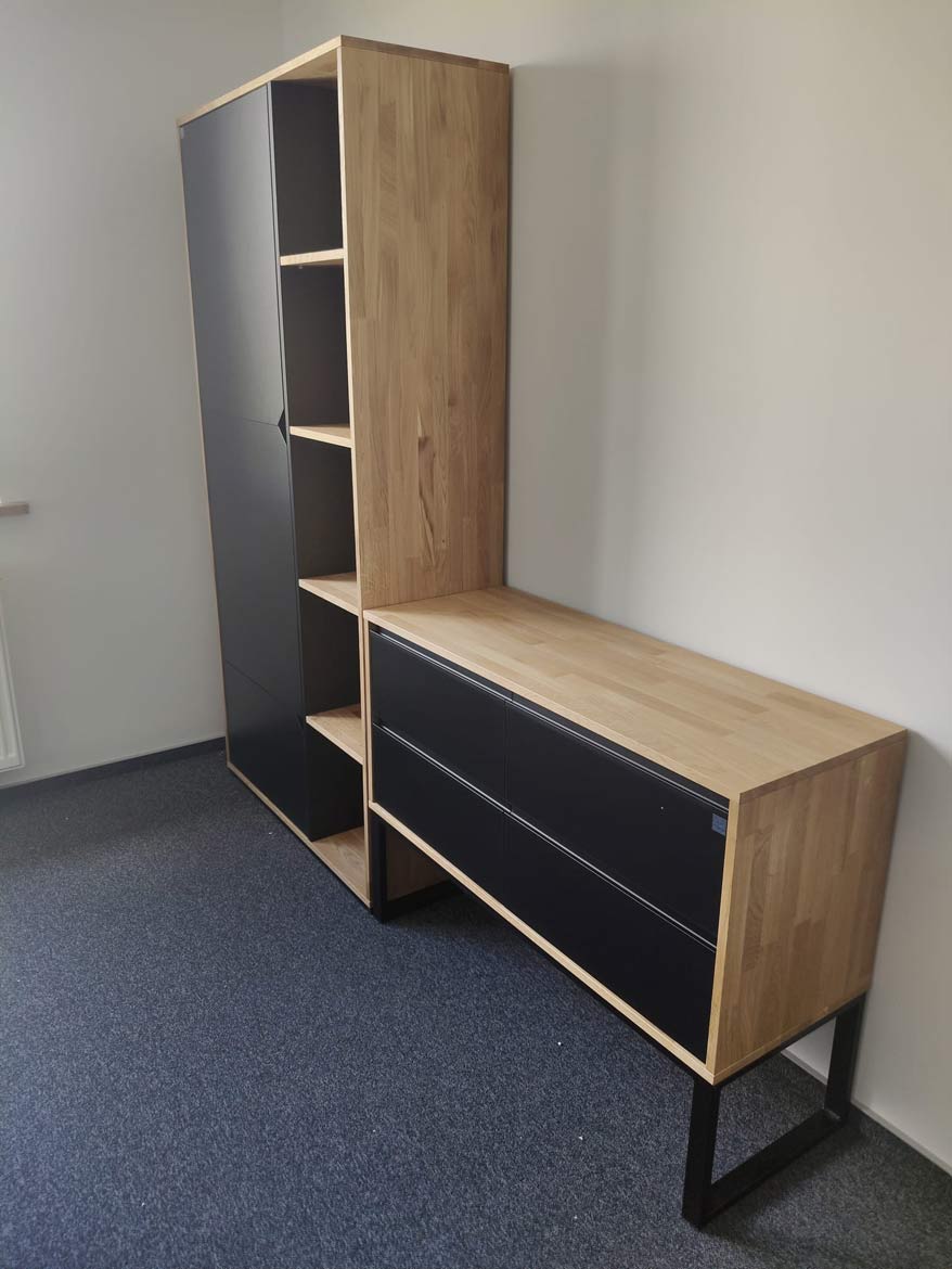 Mały zestaw biurowy dla firmy z branży medycznej w Krakowie