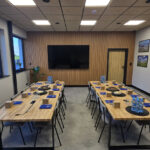 Meble do sali konferencyjnej i biur dla Aeroklubu Ostrowskiego w Ostrowie Wielkopolskim