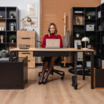 nowoczesny zestaw gabinetowy w kolorystyce dąb-czerń