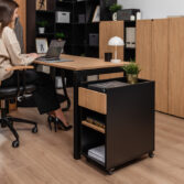 stabilne biurko do wielogodzinnej pracy