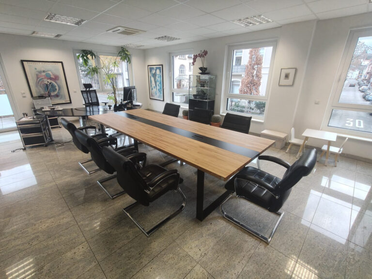 Stół konferencyjny dla kancelarii notarialnej w Neustadt an der Weinstrasse (Niemcy)