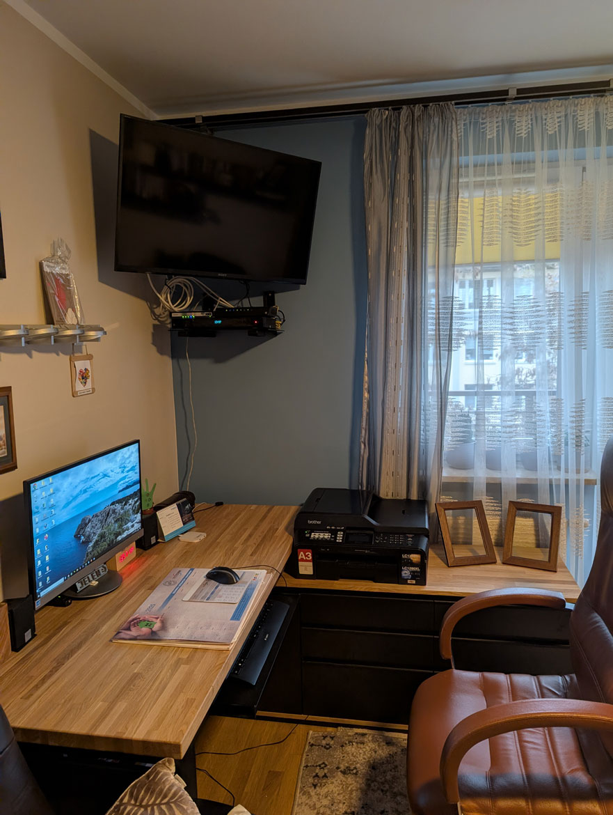 Biurko narożne z powiększonym kontenerkiem dla Pana Eugeniusza z branży inżynierskiej