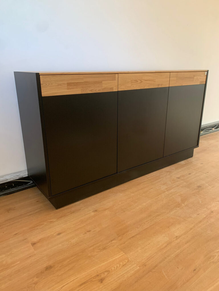 Komoda do biura niemieckiej firmy z branży systemów kawowych w Essen