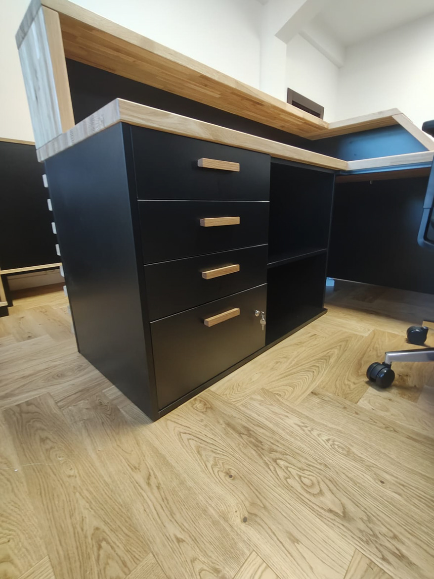 Lada recepcyjna z kontenerkiem do siedziby Urzędu Miasta i Gminy Syców