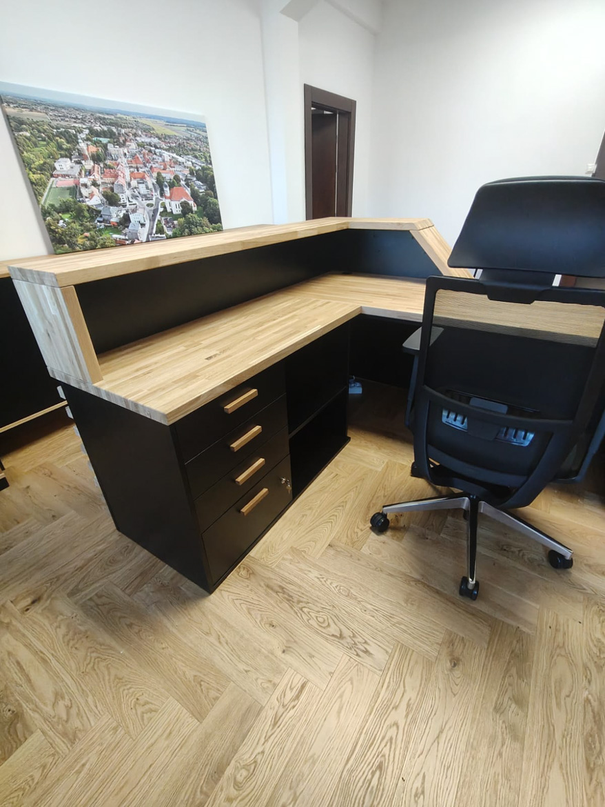 Lada recepcyjna z kontenerkiem do siedziby Urzędu Miasta i Gminy Syców