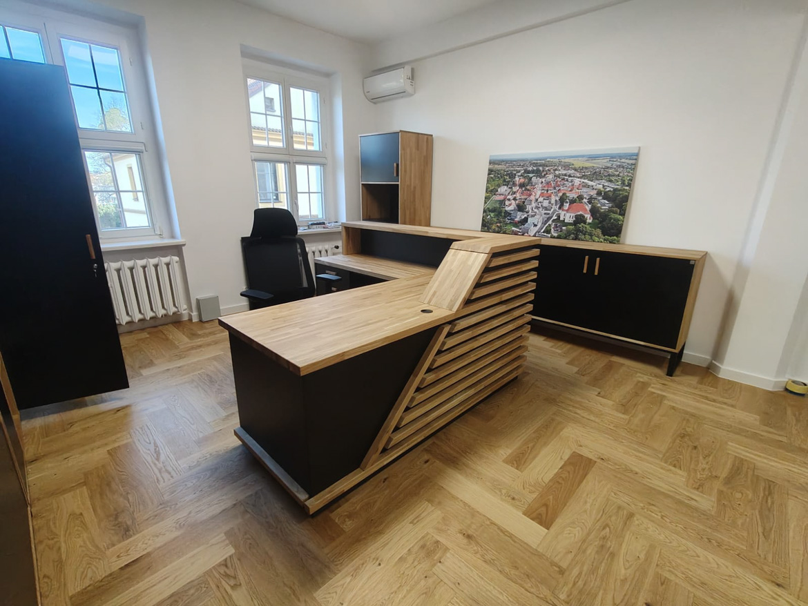 Lada recepcyjna z kontenerkiem do siedziby Urzędu Miasta i Gminy Syców