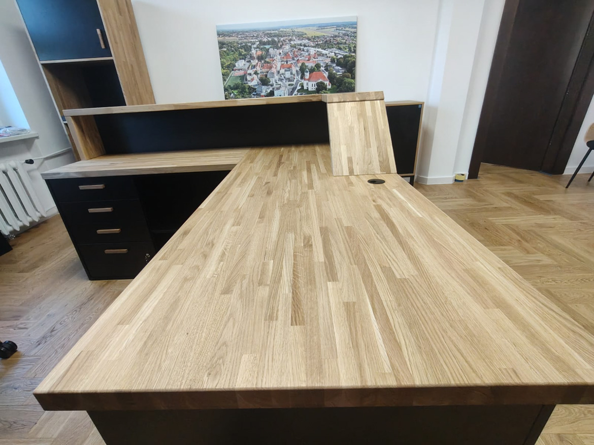 Lada recepcyjna z kontenerkiem do siedziby Urzędu Miasta i Gminy Syców