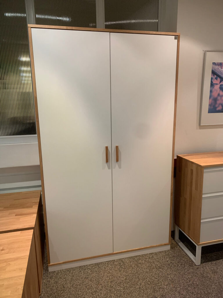 Szafa biurowa do niemieckiego gabinetu medycznego w Kaltenkirchen