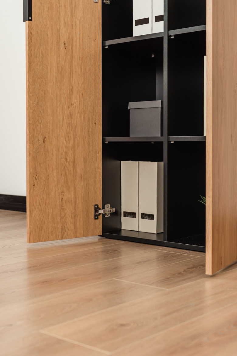 szafa-biurowa-do-przechowywania-dokumentow-drewnopodobna szafa biurowa do przechowywania dokumentów drewnopodobna