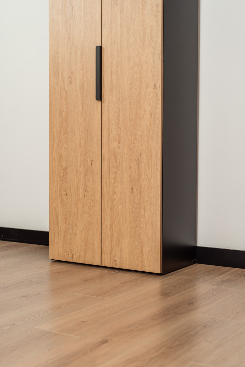 szafa-biurowa-z-plyty-drewnopodobnej szafa biurowa z płyty drewnopodobnej