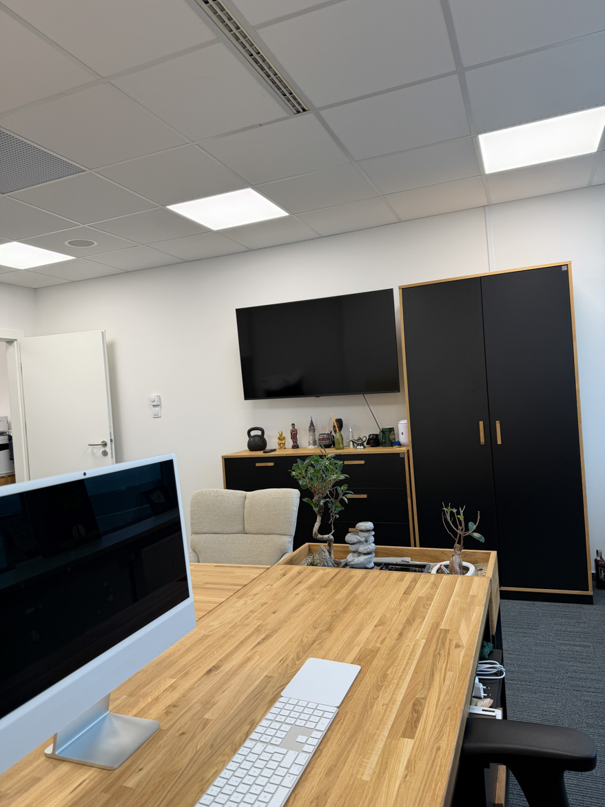 Wyposażenie gabinetu zarządu i strefy spotkań dla Smart InTech sp. z o.o. w Warszawie