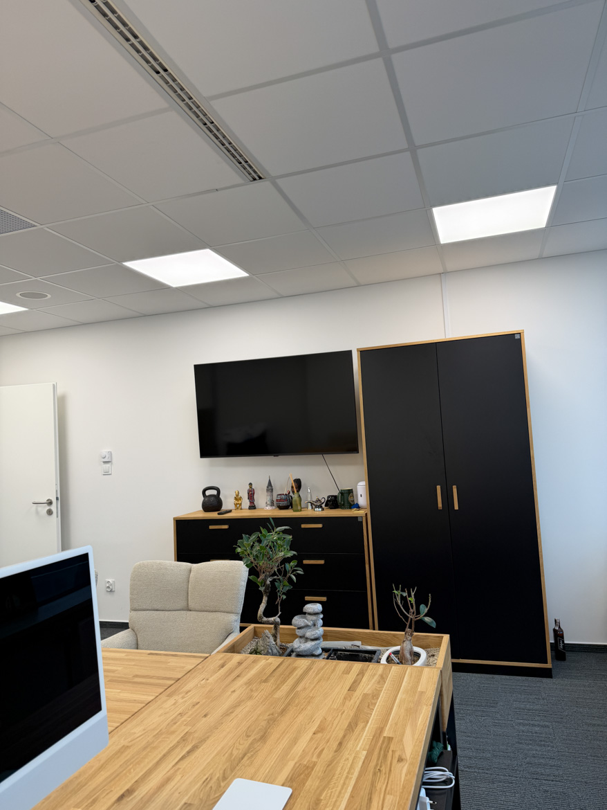 Wyposażenie gabinetu zarządu i strefy spotkań dla Smart InTech sp. z o.o. w Warszawie