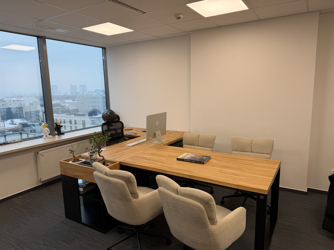 Wyposażenie gabinetu zarządu i strefy spotkań dla Smart InTech sp. z o.o. w Warszawie