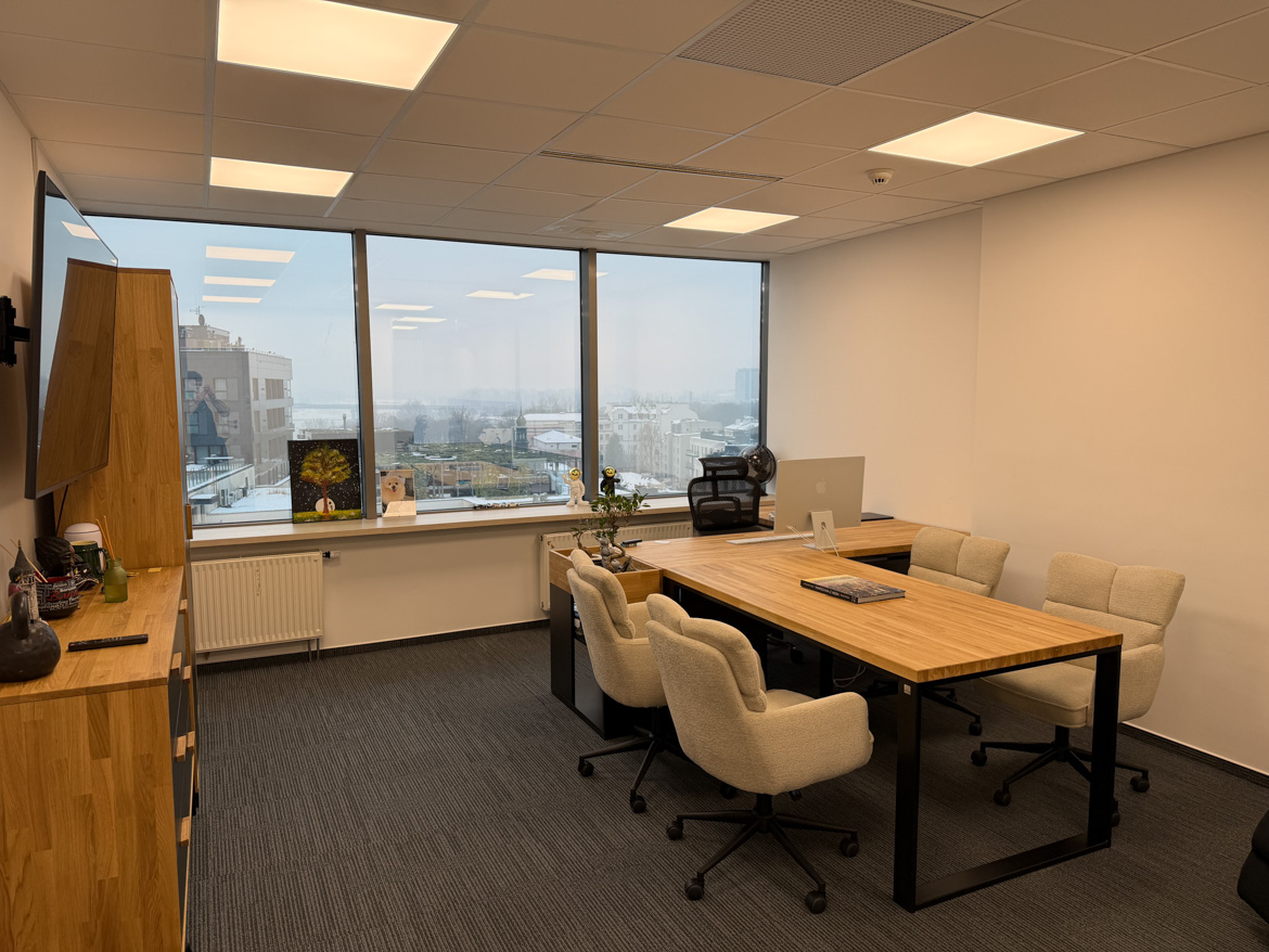 Wyposażenie gabinetu zarządu i strefy spotkań dla Smart InTech sp. z o.o. w Warszawie