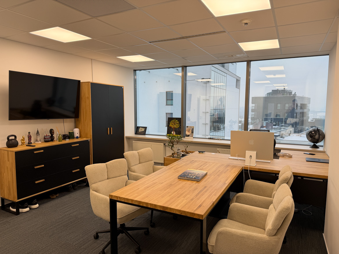 Wyposażenie gabinetu zarządu i strefy spotkań dla Smart InTech sp. z o.o. w Warszawie