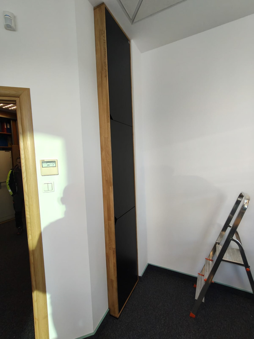 Zabudowa sejfu na wymiar dla firmy Info Ekspert w Warszawie