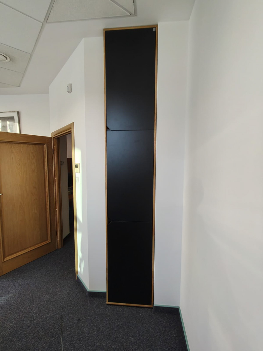 Zabudowa sejfu na wymiar dla firmy Info Ekspert w Warszawie