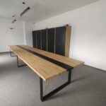 5-metrowy stół konferencyjny i zabudowa szaf dla Defero Sp. z o.o. w Sieradzu