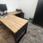 Biurko narożne z kontenerkiem i szafy biurowe dla Ośrodka Pomocy Społecznej w Górzycy