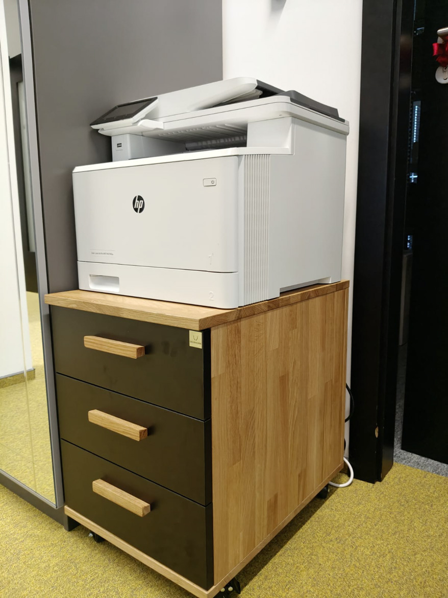 Kontenerek pod drukarkę dla firmy z branży farmaceutycznej w Warszawie