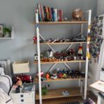 Biały regał do pokoju dziecka w Warszawie