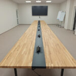 Duży stół konferencyjny 800x120 cm dla firmy KROBEL-BUD w Starachowicach