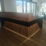 Podświetlana lada recepcyjna dla biura doradztwa podatkowego w Niemczech