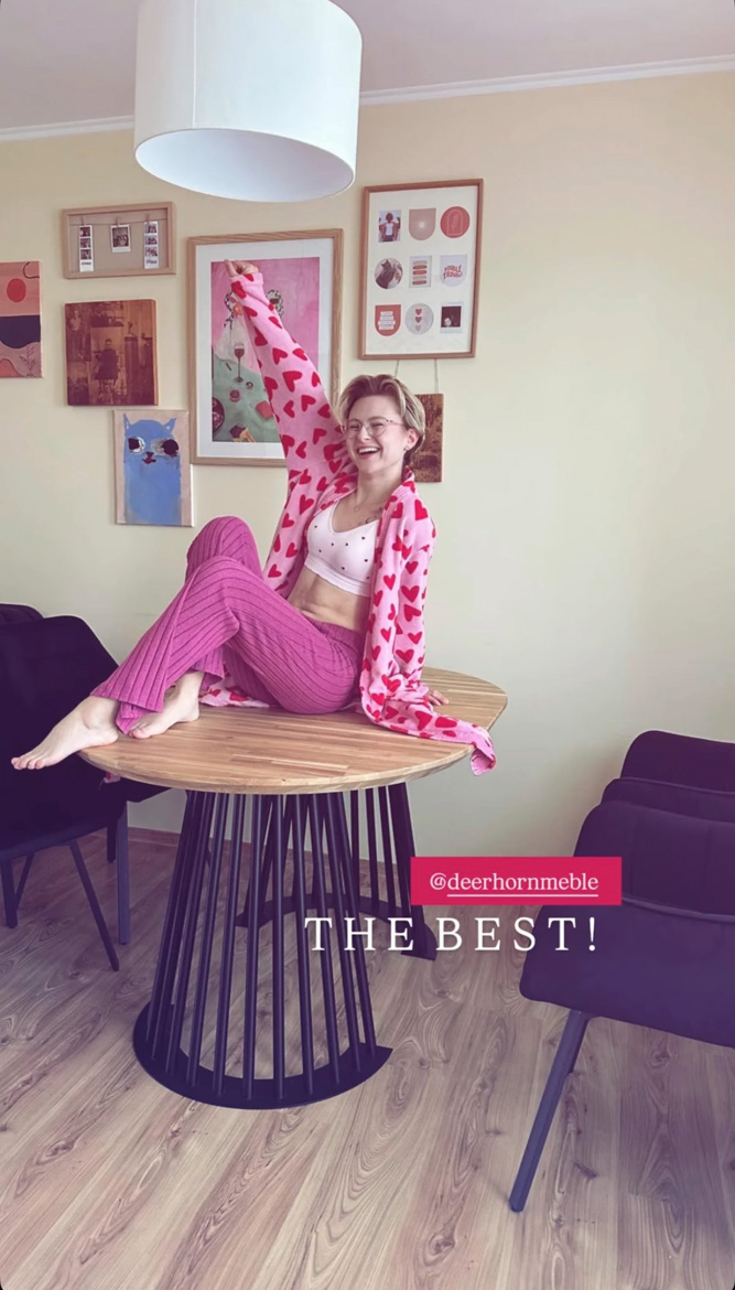 Okrągły stół z ażurową podstawą dla Pani Roksany