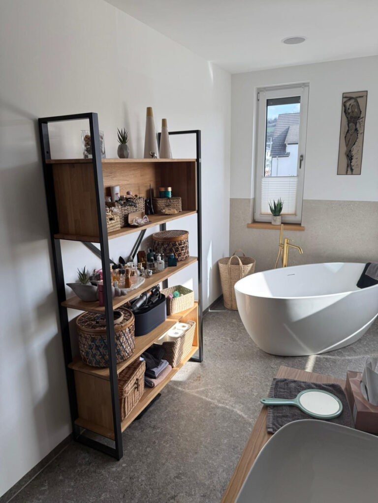 Regał Deerhorn jako element aranżacji łazienki dla Pani Natalii w Gdańsku