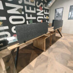 Biurka z kontenerkami dla kawiarni Coffee and Sons w Lublinie