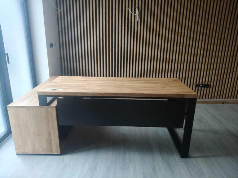 Biurko gabinetowe z powiększonym kontenerkiem dla Praktyki Lekarskiej w Legnicy