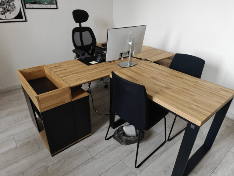 Biurko narożne z dostawką dla firmy SOPUR w Bydgoszczy