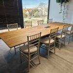 Dębowy stół konferencyjny X-line dla firmy Solve Medical w Białymstoku