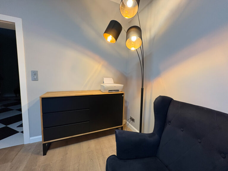 Komoda biurowa do home office dla doradcy podatkowego w Warszawie